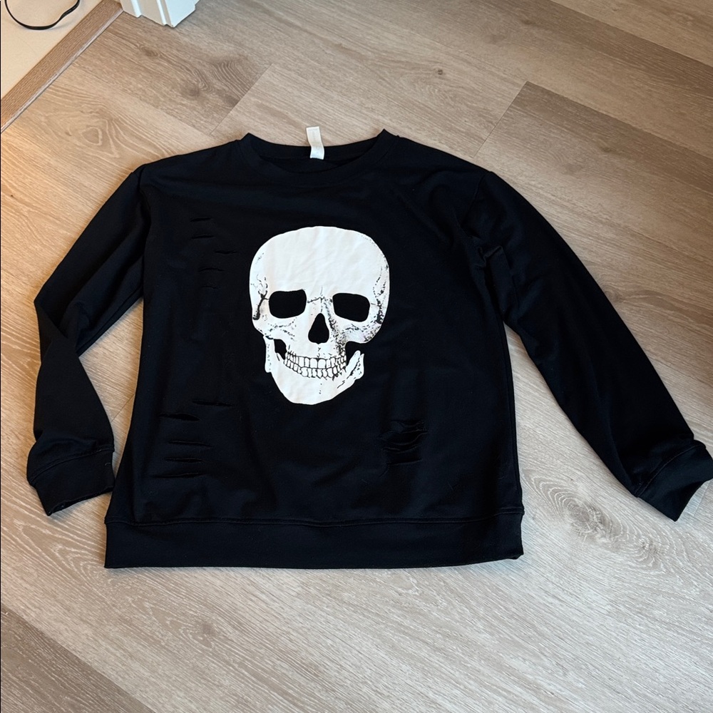 Distressed Skull Graphic Crewneck Sweatshirt - Picture 2 of 5
